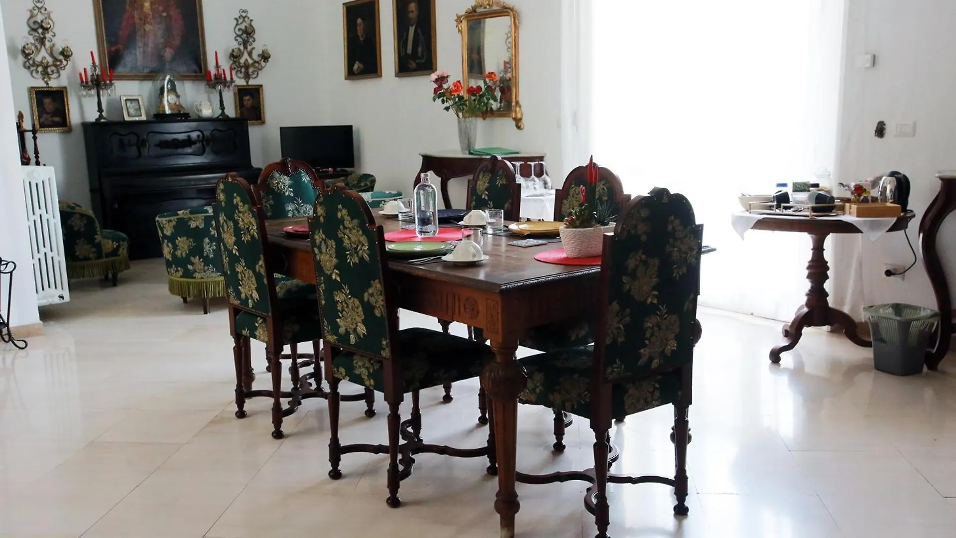B&B Palazzo Sambiasi Lecce Frühstückspension